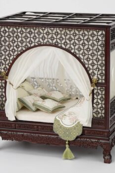 Mô hình 1/12 giường cổ Trung Hoa kèm gối