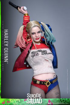 DC Comics Harley Quinn (Special Edition) Sixth Scale Figure - Prototype Shown View 4