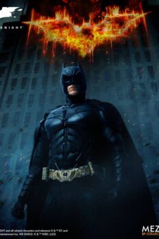 Mô hình MEZCO TOYZ 1/12 The Dark Knight Collective Batman Action Figure
