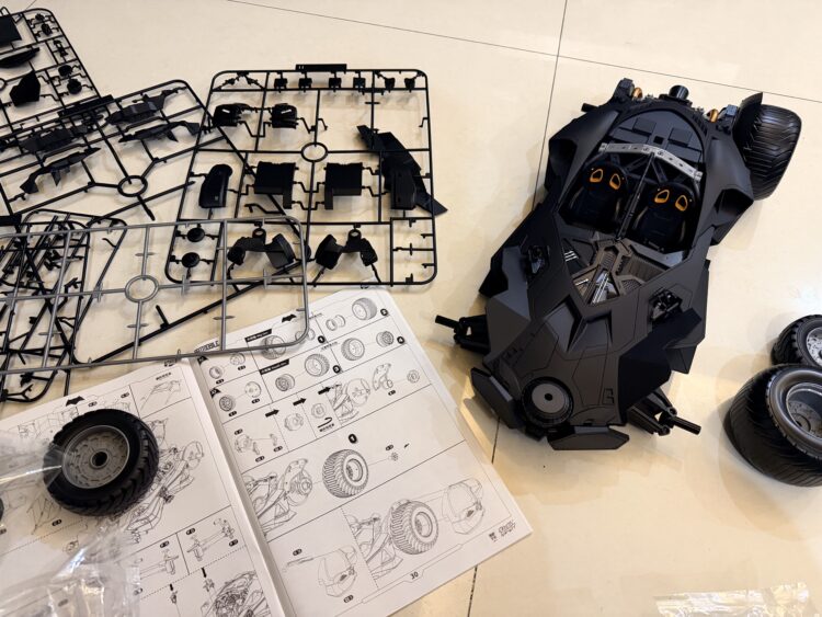 Mô hình lắp ghép 1/12 Yuanye Culture x Xiwanshe DC Justice League Batman VS Superman Bat Mobile - Image 12