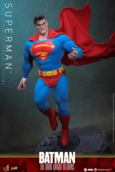 Mô hình figure 1/6 Hot Toys CMS032 Batman: The Dark Knight Returns - Superman
